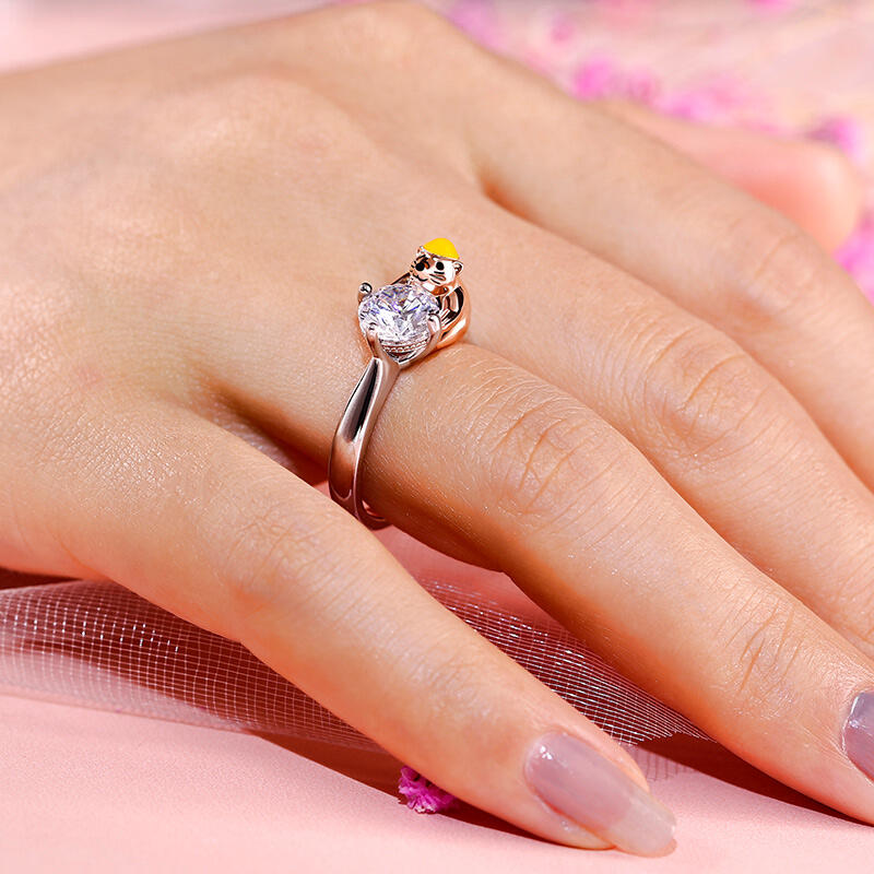 Jeulia Hug Me Anillo con la marmota de plata de ley de corte redondo