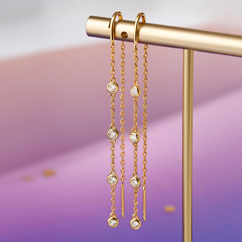 جوليا أقراط من الفضة الإسترليني بقصة مستديرة