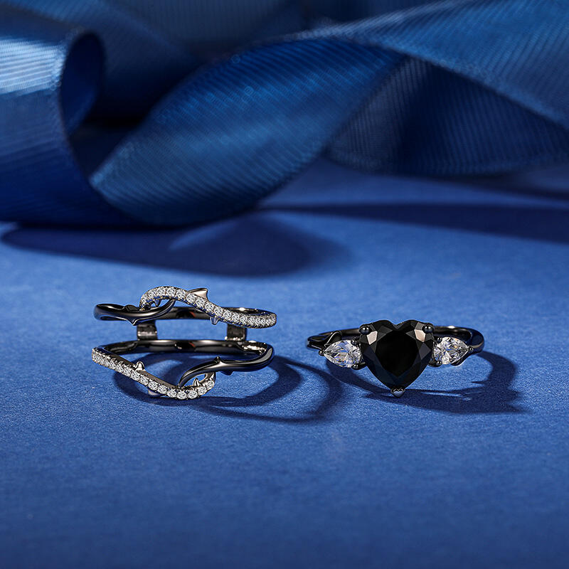 Jeulia Black Heart Thorns Three Stone Ring Set