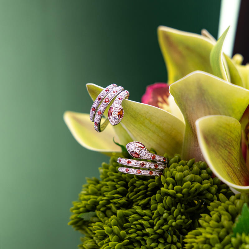 Jeulia Pendientes de Plata Esterlina para Mujer Diseño de La Serpiente Color Rojo