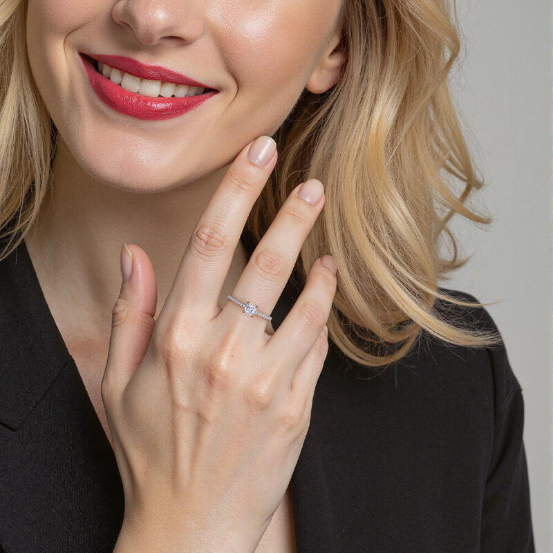 "Ich Will Deine Hand Halten" Verlobungsring 0,35 ct Kissenschliff mit Seitensteinen