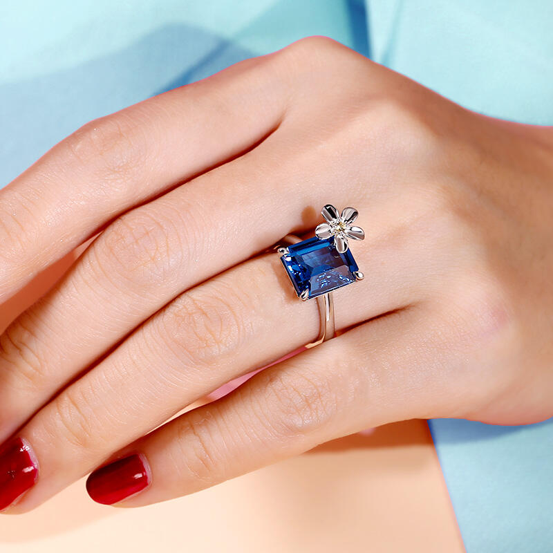 Jeulia "Fragrant Flower" Emerald Cut Sterling Silver Ring