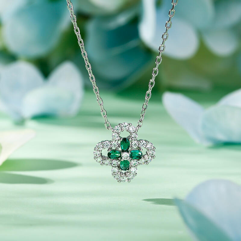 Jeulia Collar de plata de ley con trébol de cuatro hojas esmeralda