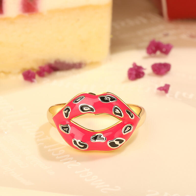 Jeulia Anillo de plata de ley con esmalte y estampado de leopardo con labios rojos