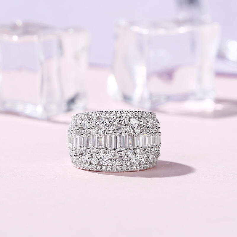 Jeulia Classic Emerald and Round Cut Sterling Silver Band