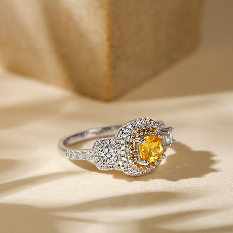 Jeulia drie stenen Halo prinses geslepen sterling zilveren ring