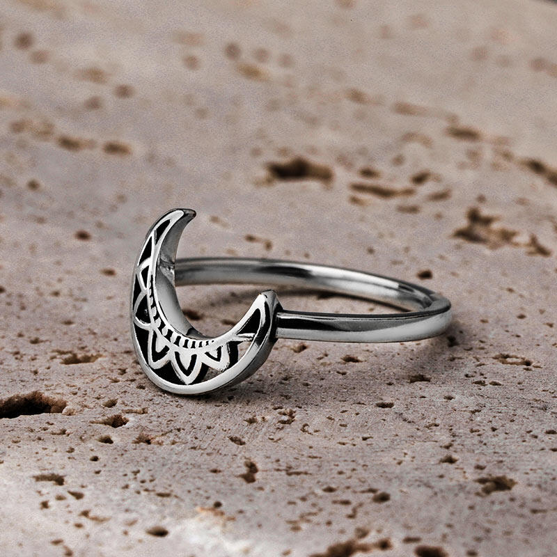 Jeulia "Celtic Moon" Sterling Silver Ring
