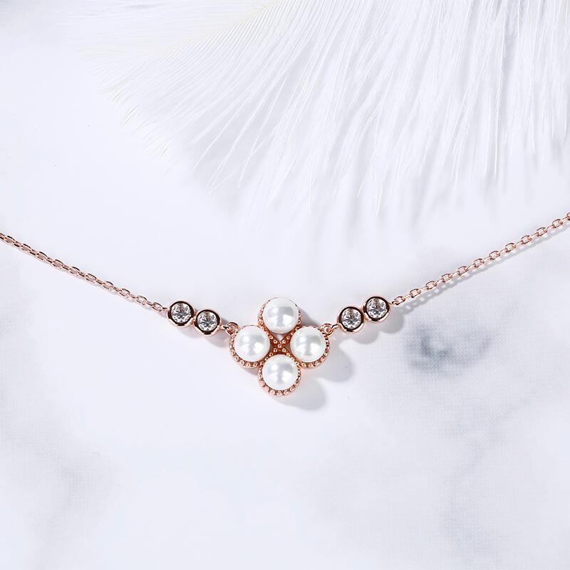 Naszyjnik Srebrny z Perłą Hodowlaną Koniczyna