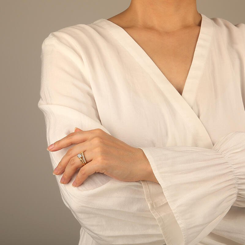 "Love Me More" Round Cut 2pcs Bridal Set