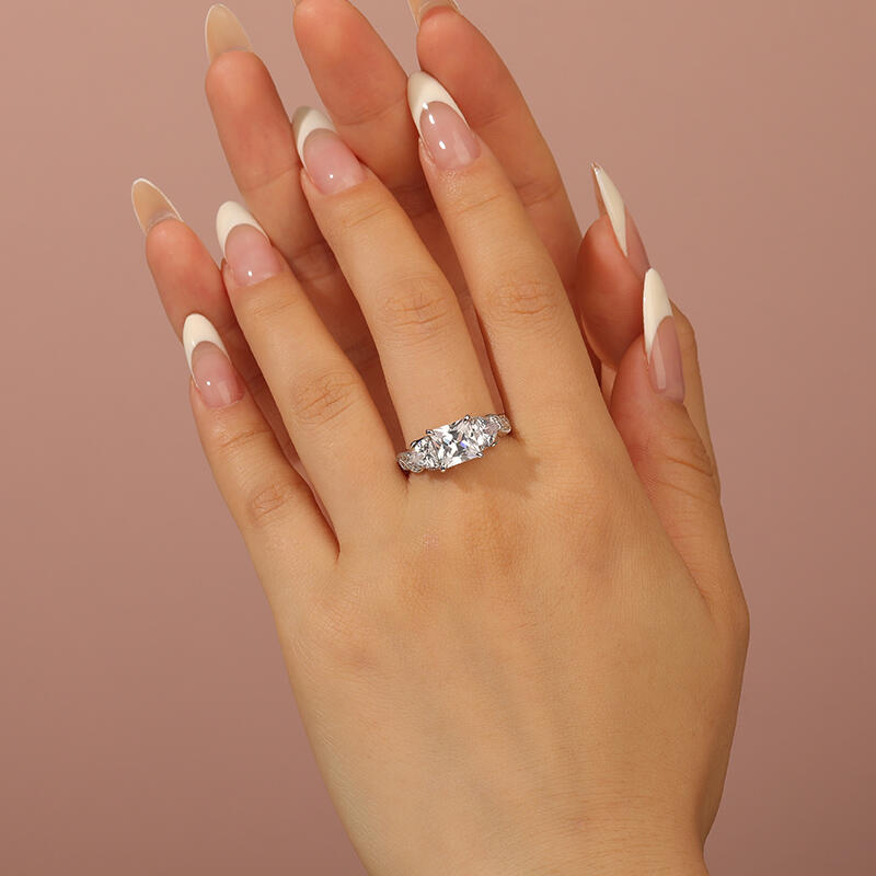 Jeulia Twist Leaf Vine Heart Design Three Stone Engagement Ring