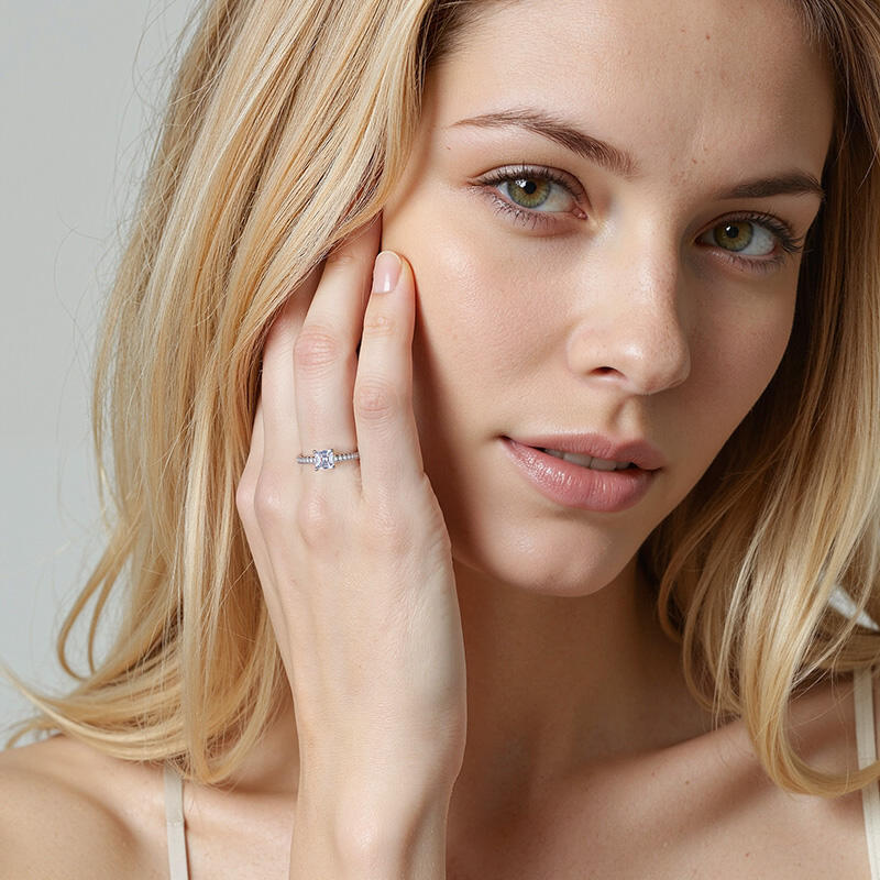 "Meine Königin" Verlobungsring 0,35 ct Asscher-Schliff mit Seitensteinen