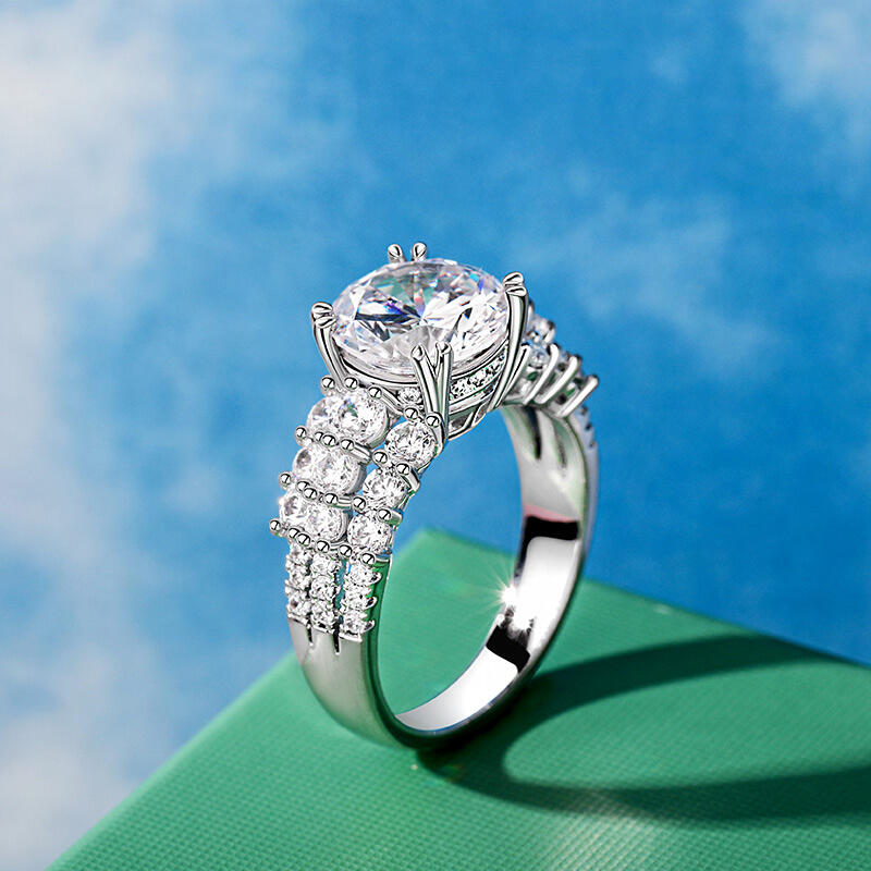 Jeulia Anillo Con Las Piedras Laterales De Talla Redonda En Plata De Ley