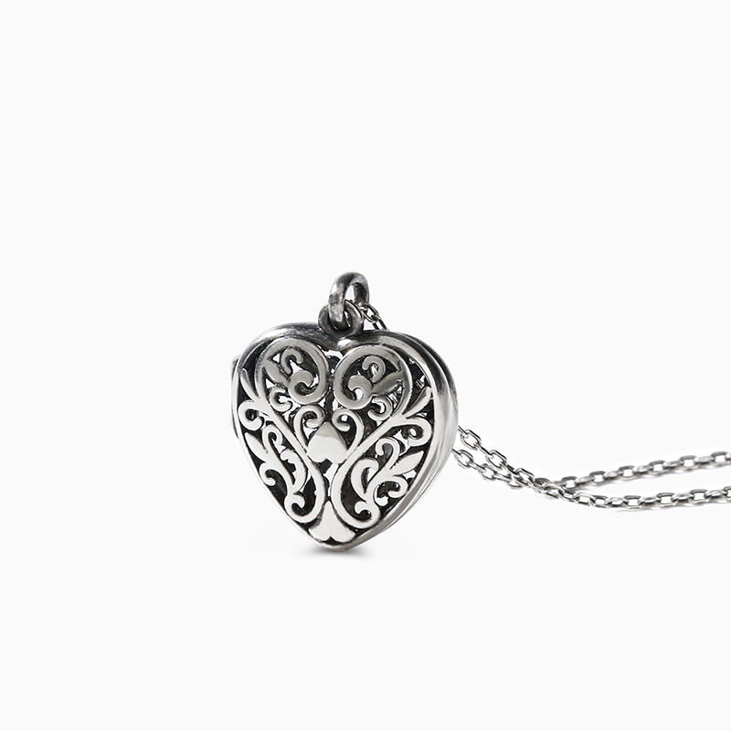 Jeulia Collar con colgante de medalla de corazón de plata de ley