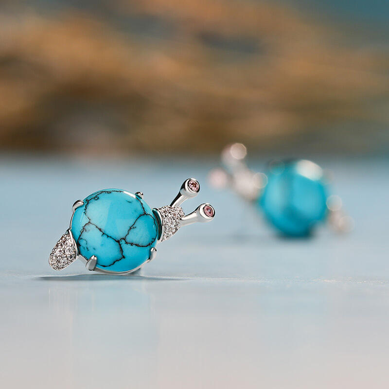 Jeulia "Natural Beauty" Snail Turquoise Design Sterling Silver Earrings