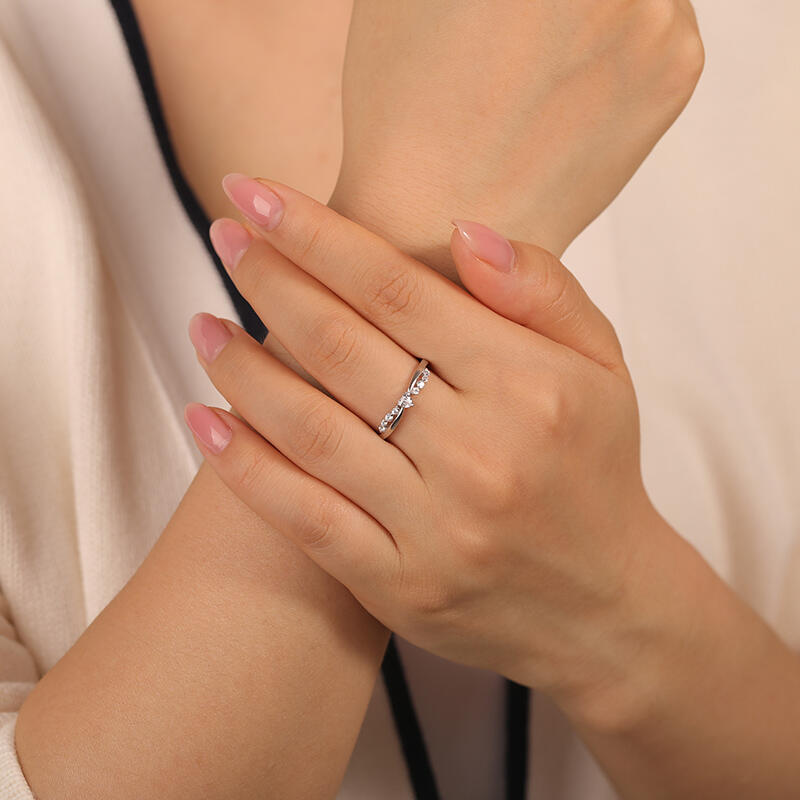 Jeulia Custom Twist Heart Wedding Ring