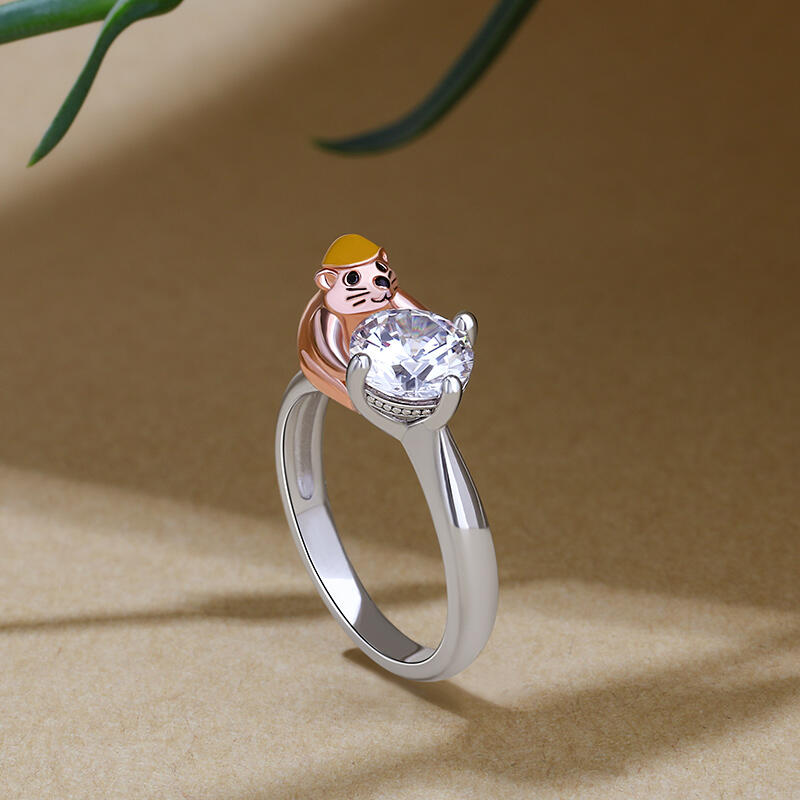 Jeulia Hug Me Anillo con la marmota de plata de ley de corte redondo