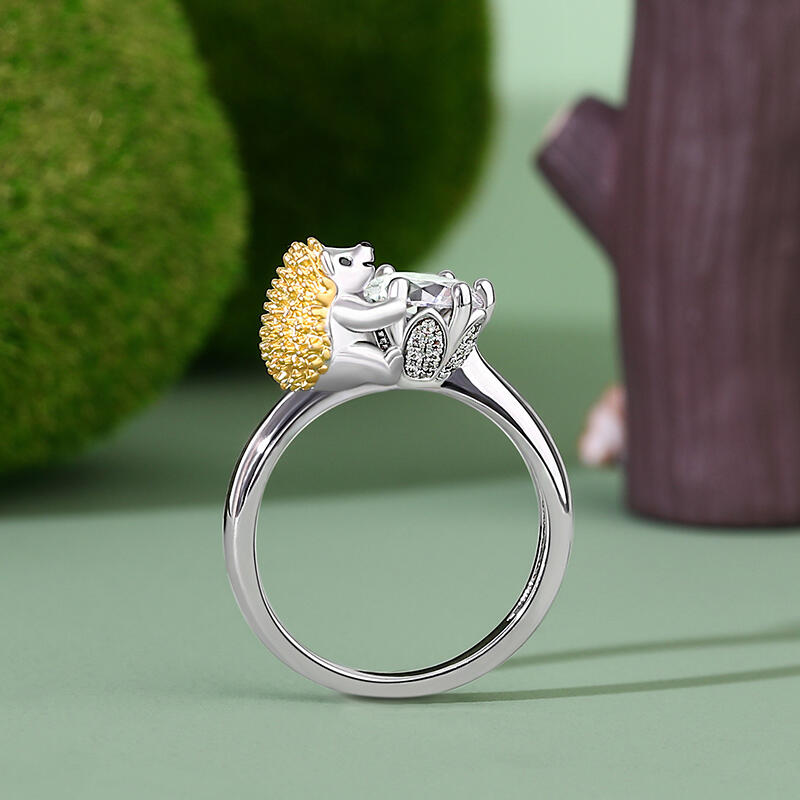 Jeulia Hug Me "Prickly Cutie" Hedgehog Round Cut Sterling Silver Ring