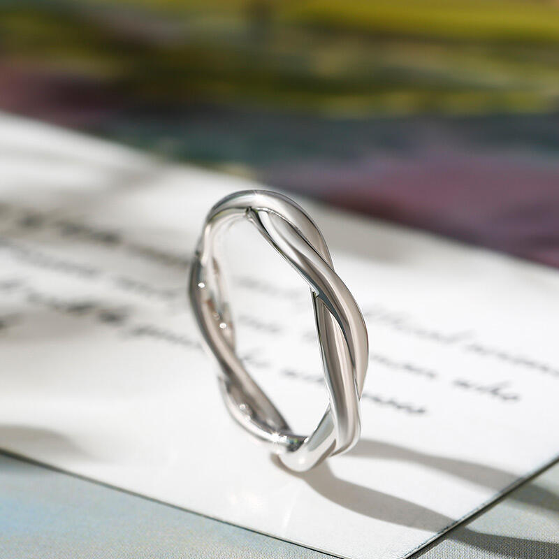 Jeulia Anillo de compromiso para hombre de plata esterlina con diseño simple torcido