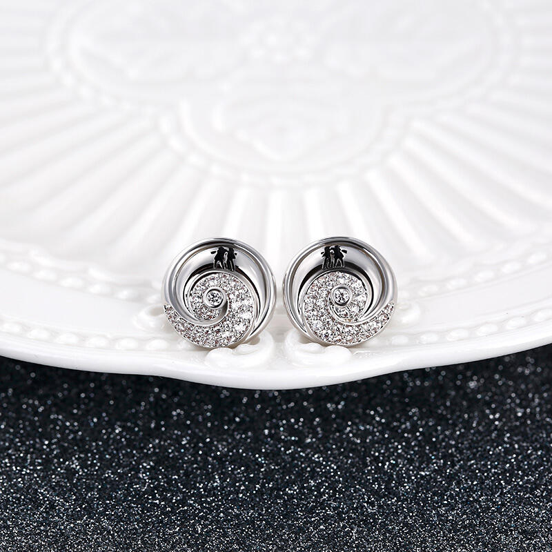 Jeulia "Romance in the Moonlight" Pendientes De Plata De Ley Con Diseño De Pareja De Calaveras