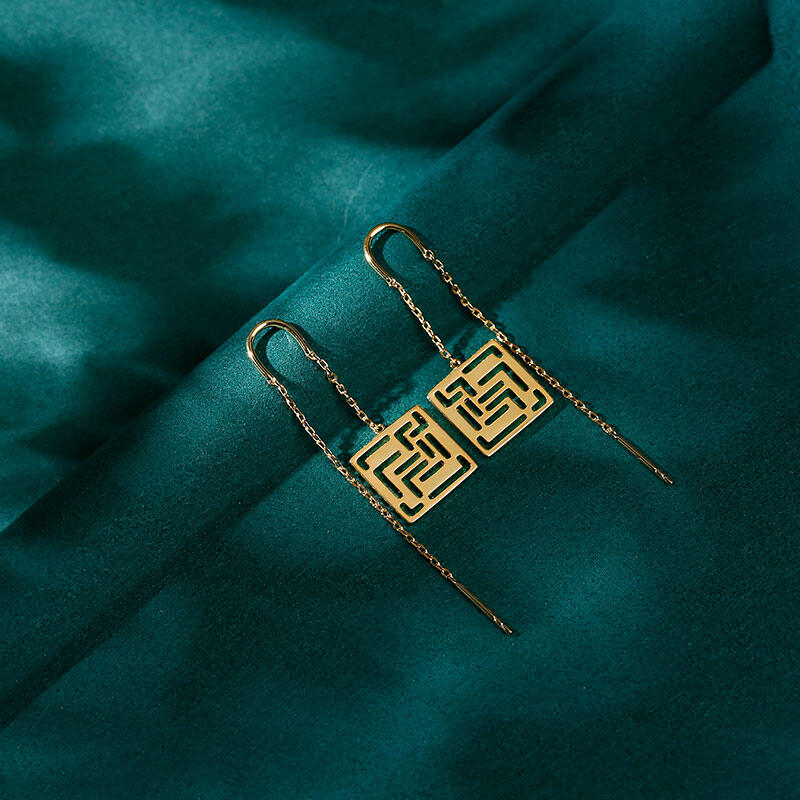 جوليا أقراط من الفضة الإسترليني على شكل بوصلة