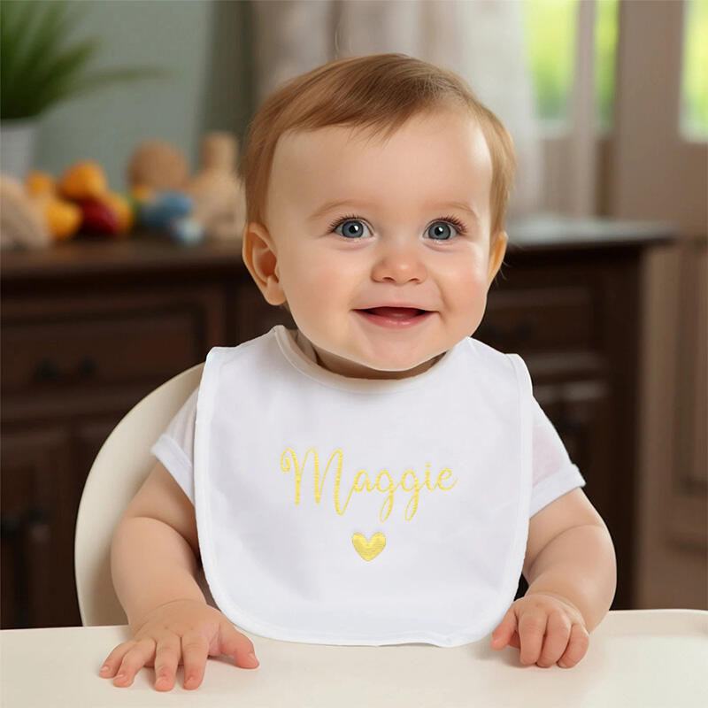 Bavaglino personalizzato con nome ricamato e motivo a cuori Regalo affettuoso per bambini