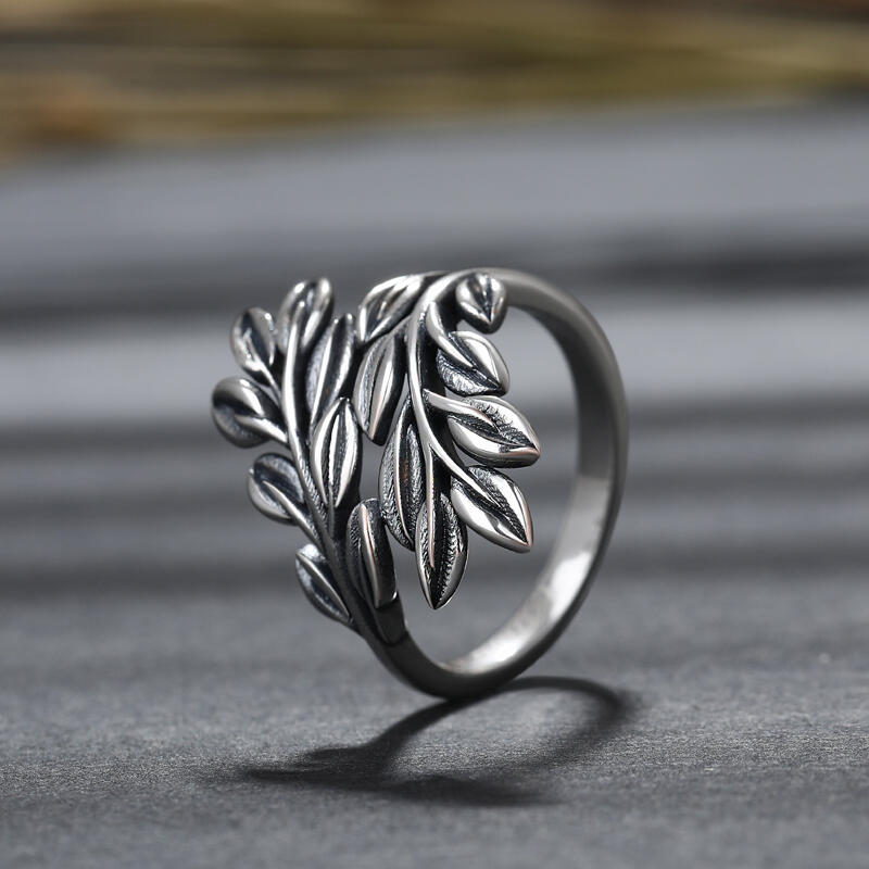 Jeulia Anillo de mujer estilo bypass de plata con ramas y hojas