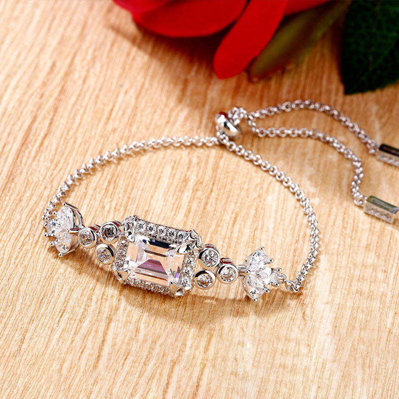 Jeulia Vintage Flower Halo Emerald Cut Sterling Silver Bolo Bracelet