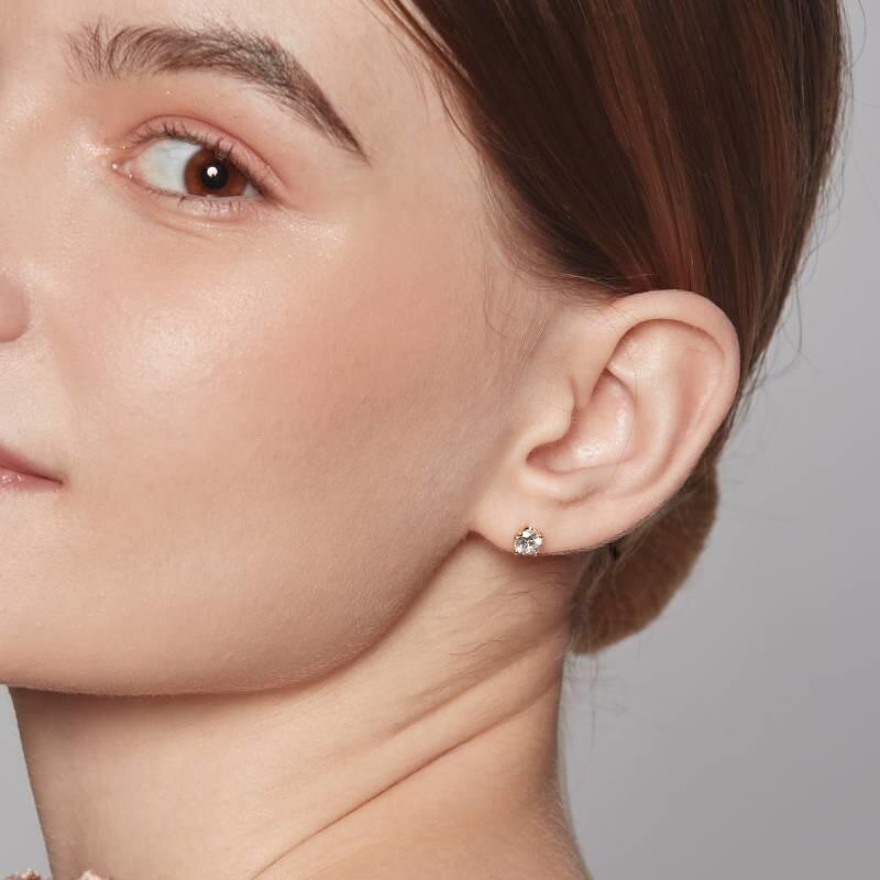"Dreams Do Come True" 0.5ct Round Cut Stud Earrings