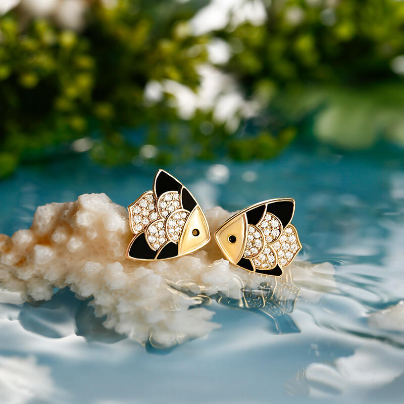 Jeulia "Lovely Triangle Fish" Sterling Silver Stud Earrings