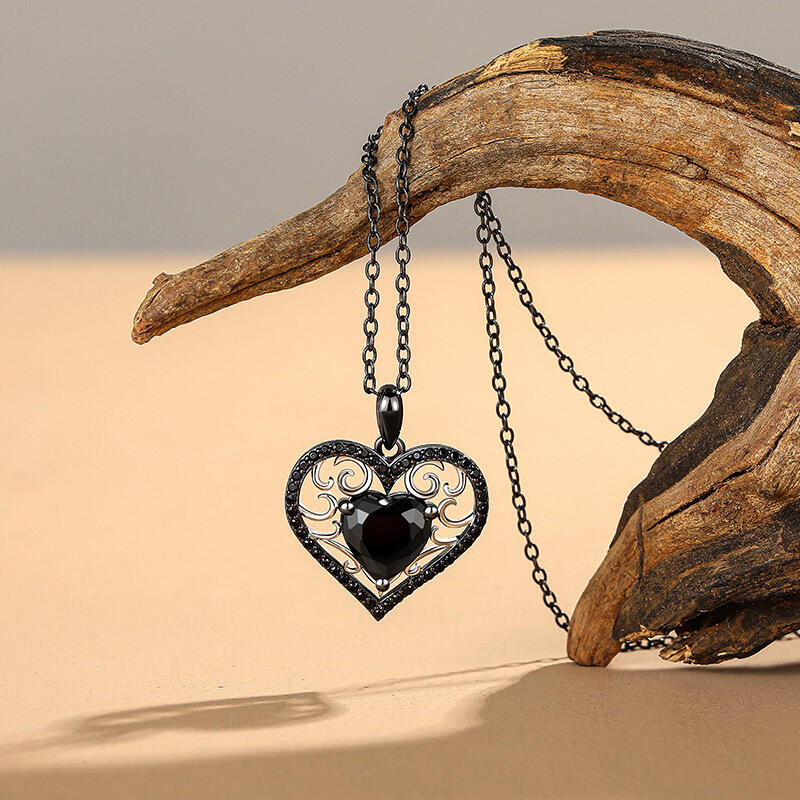 Jeulia Fashion Vine Black Heart Necklace Sterling Silver