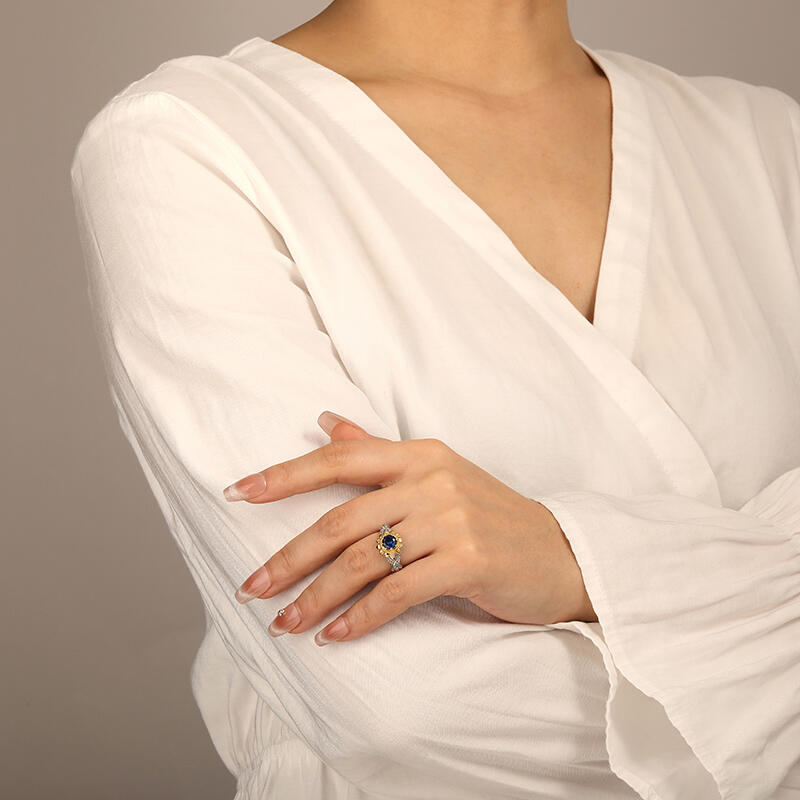 "Blooming In Sunshine" Round Cut Halo Engagement Ring