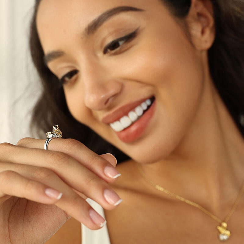 Jeulia Hug Me "Bear Holding Honey Pot" Round Cut Sterling Silver Ring