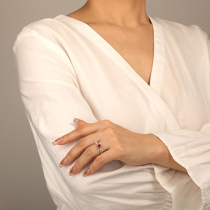 "Kupidos Umarmung" Stapelbarer Zarter Ring