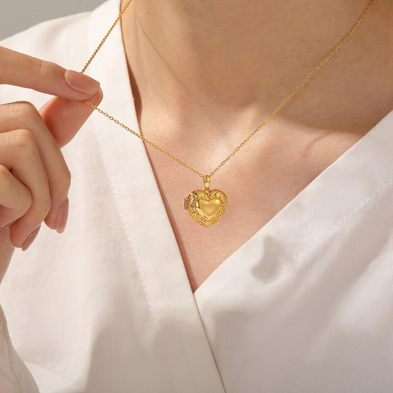 Jeulia Vintage Heart Personalized Photo Sterling Silver Locket Necklace