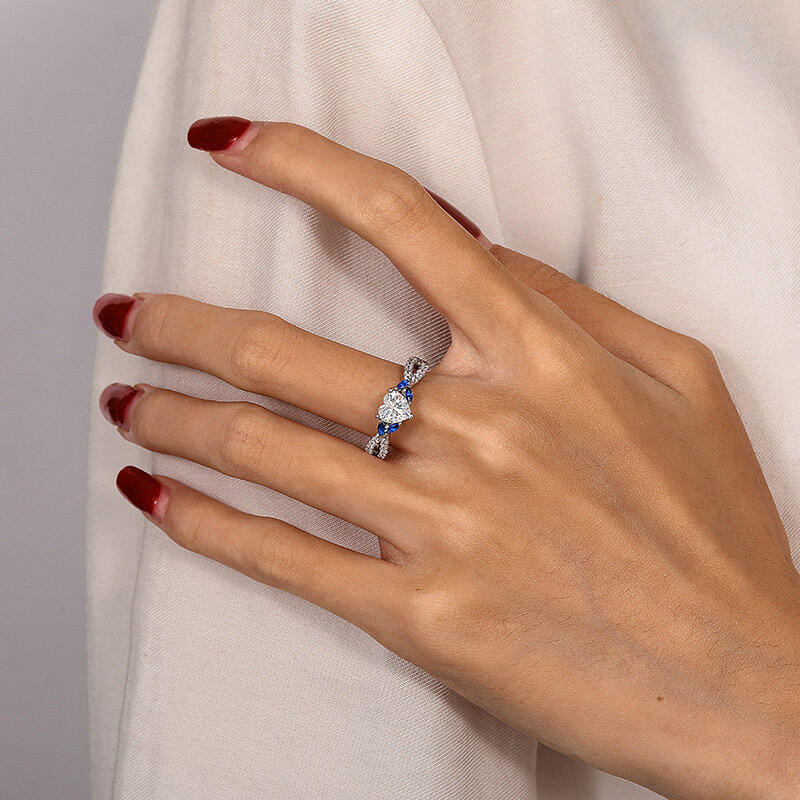 Jeulia Anillo de Compromiso Corazón Trenzado Personalizado con Piedra Lateral