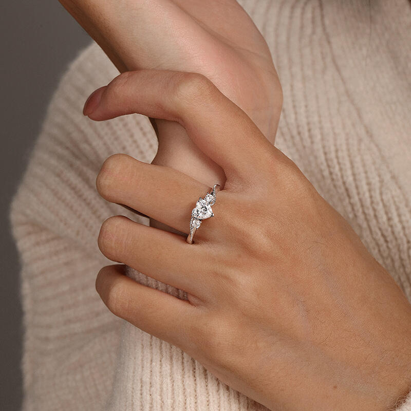 Jeulia Custom Classic Wave Pattern Three Stone Heart Ring