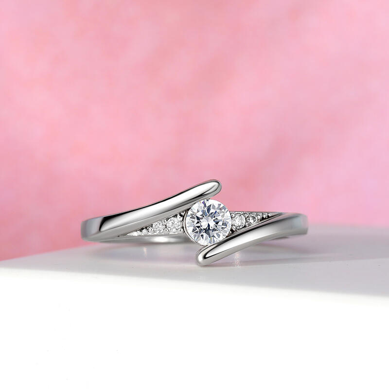 Jeulia Bypass Design Round Cut Sterling Silver Women's Ring