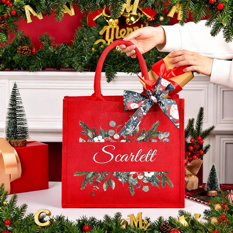Personliga julklappspåsar med namn och vackra band stilfulla presenter till familjen