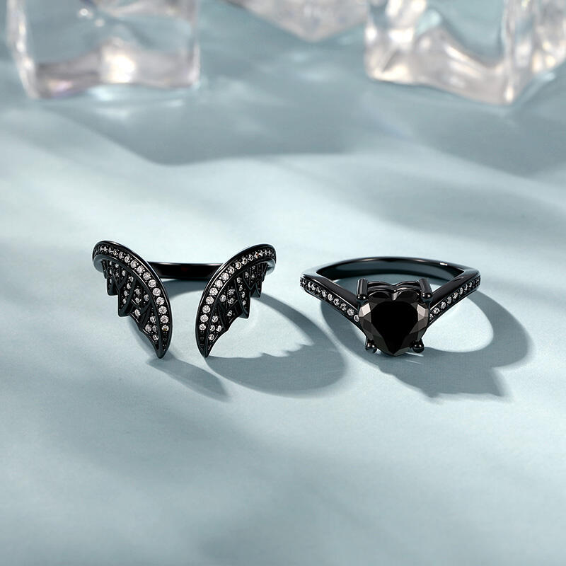 Jeulia Vintage Bat Wing Black Heart Bridal Ring Set