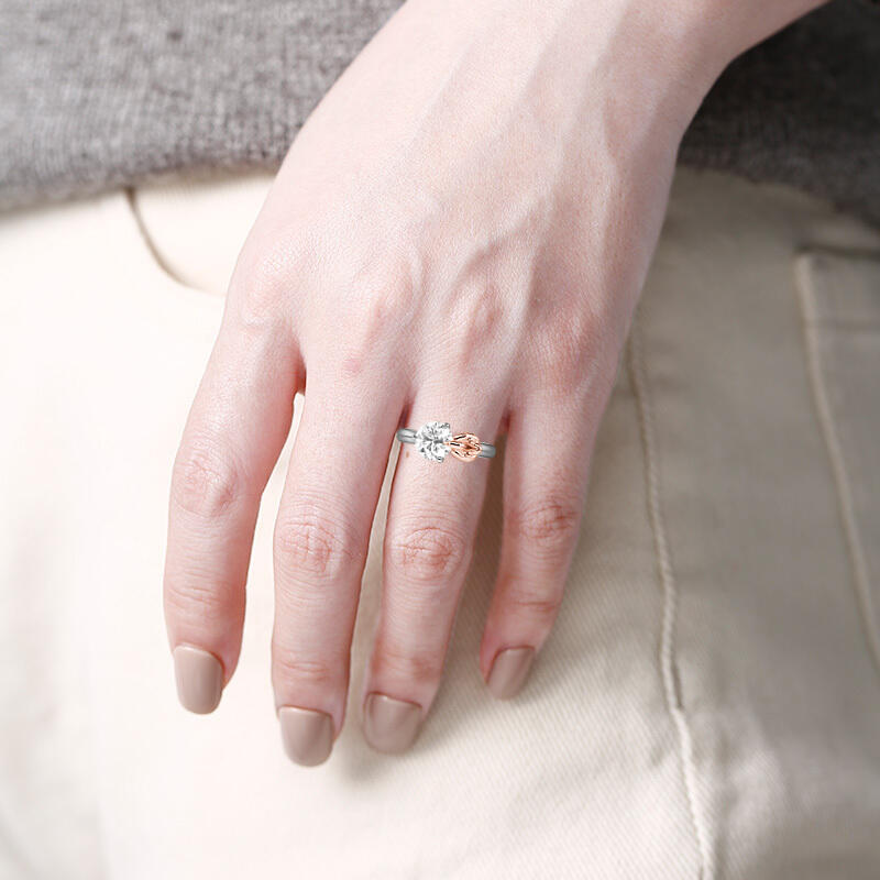 "Kiss Of Swan" Round Cut Solitaire Engagement Ring