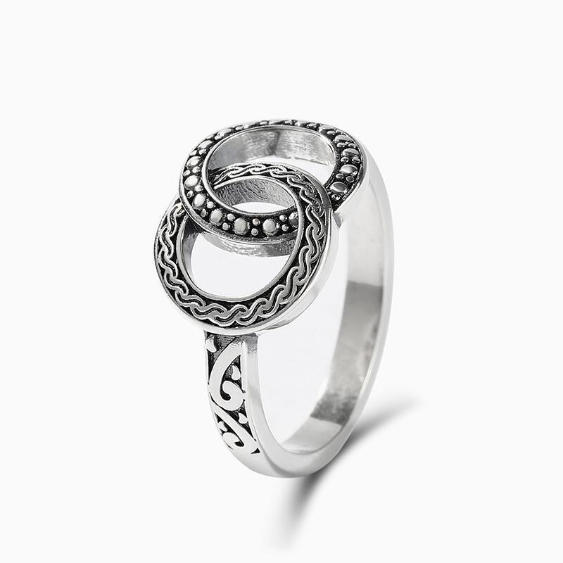 Jeulia Anillo de plata de ley con círculos entrelazados