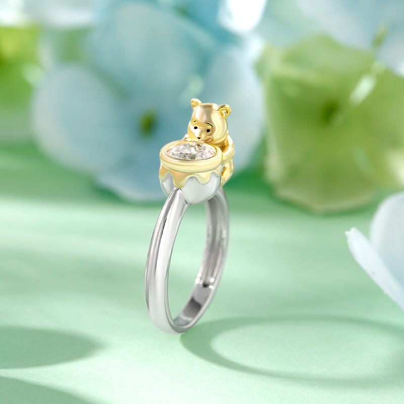 Jeulia Hug Me "Bear Holding Honey Pot" Round Cut Sterling Silver Ring