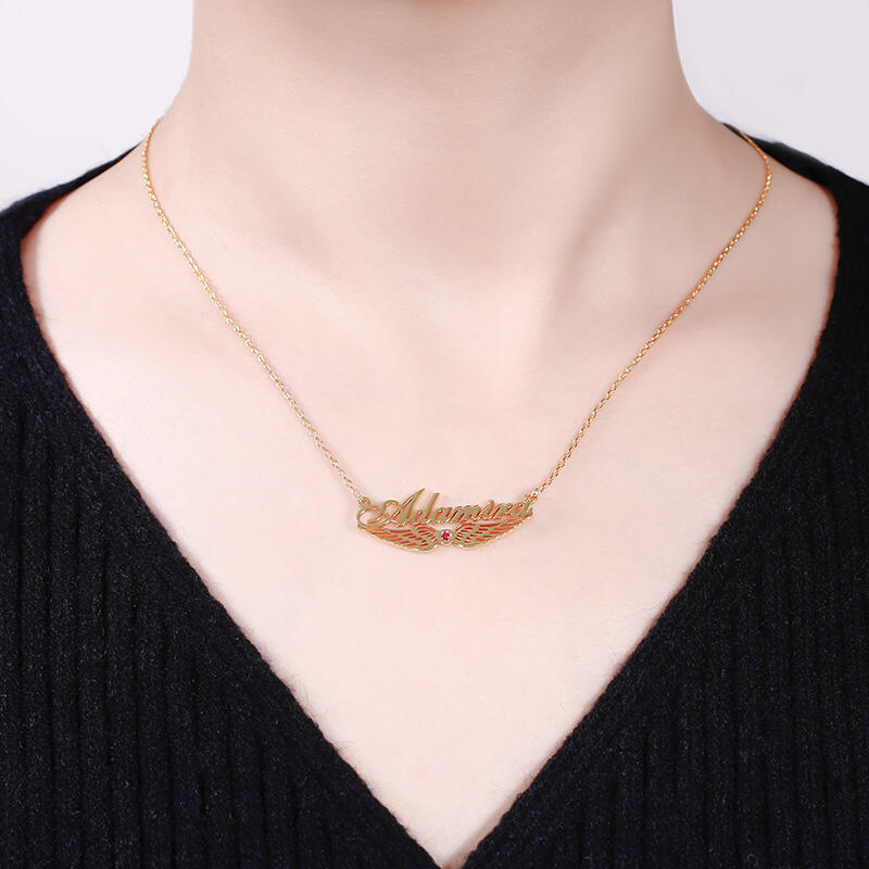 Jeulia Collar con nombre en plata esterlina personalizado con "Alas de ángel"