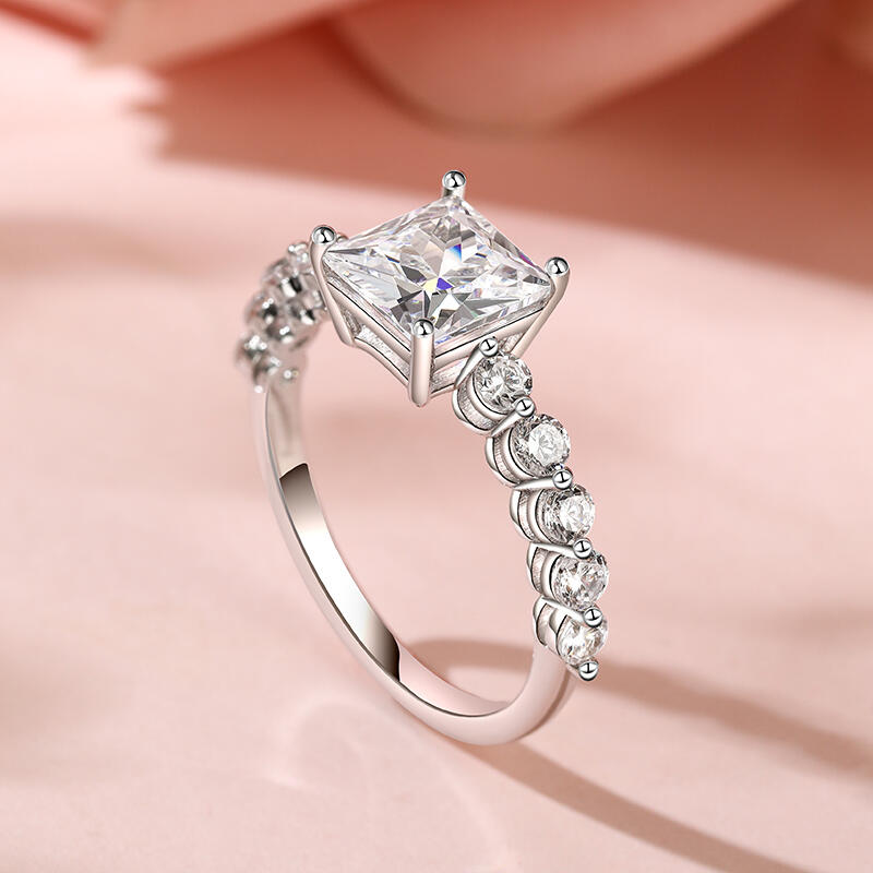 Jeulia Classic Princess Cut Floating Stone Band Sterling Silver Ring