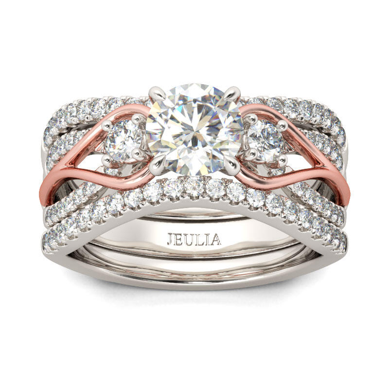 Jeulia Conjunto De Anillos Con Dos Tonos De Tres Piedras De Talla Redonda En Plata De Ley