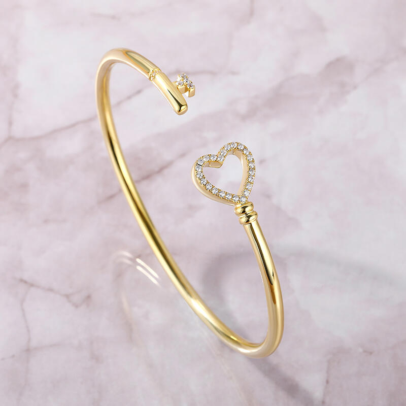 Jeulia "Key to My Heart" Sterling Silver Bangle