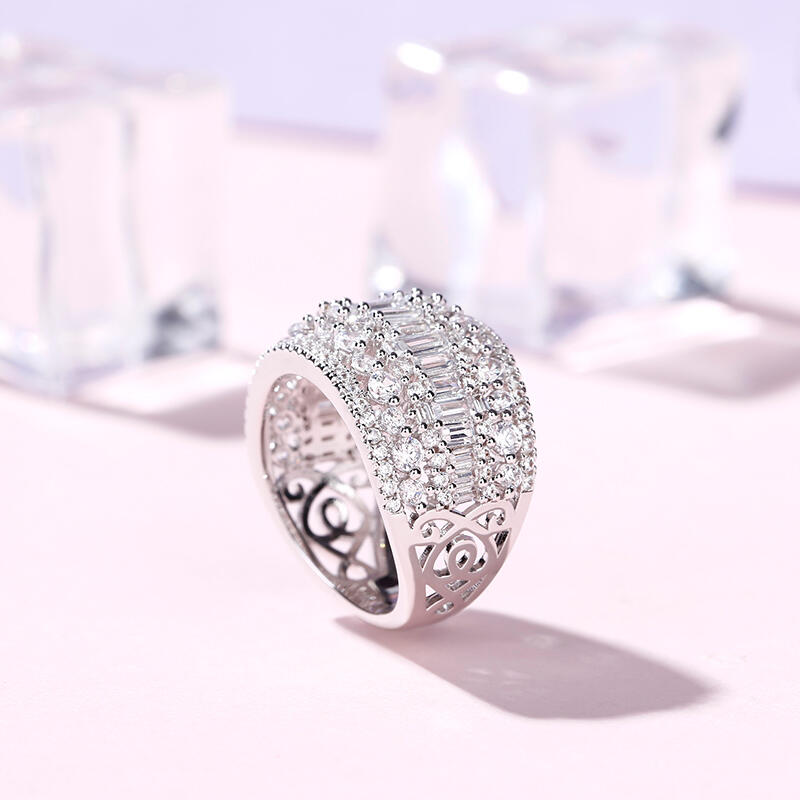 Jeulia Classic Emerald and Round Cut Sterling Silver Band