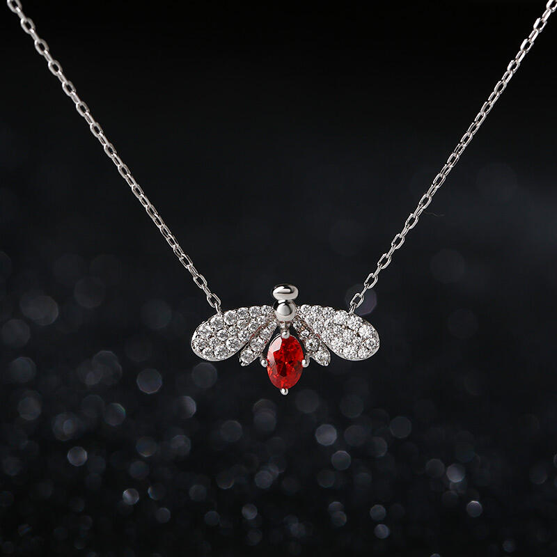 Jeulia Collar de plata de ley de talla ovalada con diseño de luciérnaga