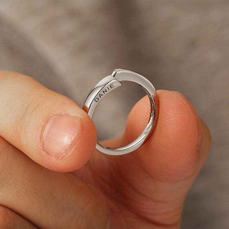 Jeulia Custom Men's Name Wedding Band with Side Bypass