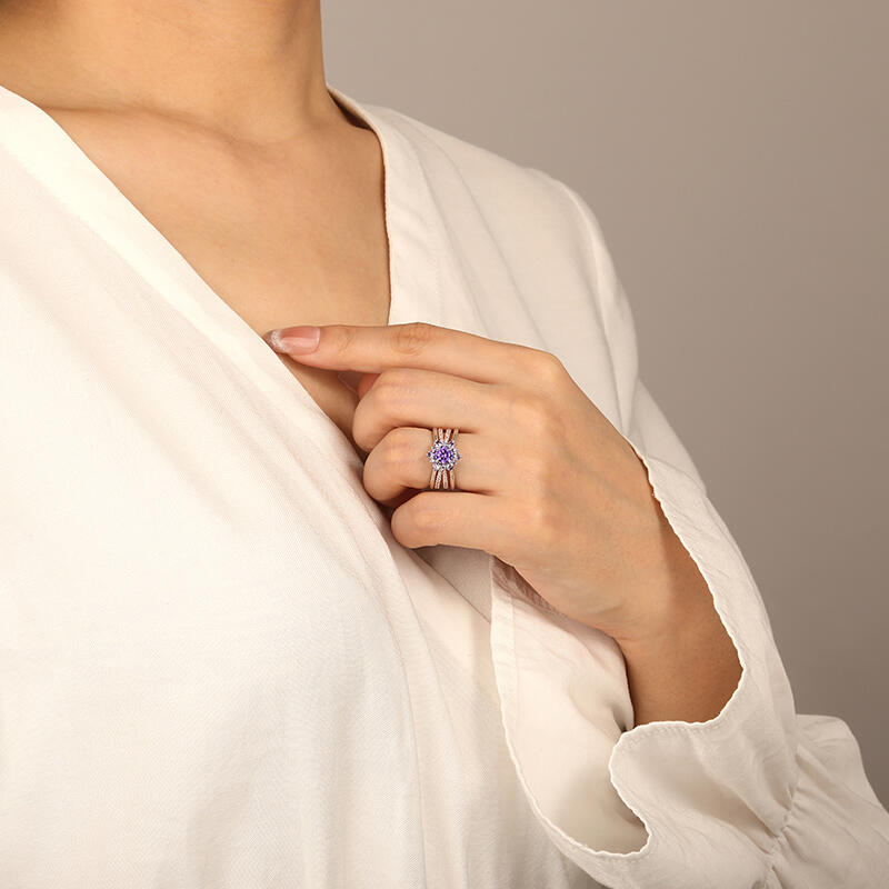 "Tales of Love" Round Cut Cluster Bridal Set